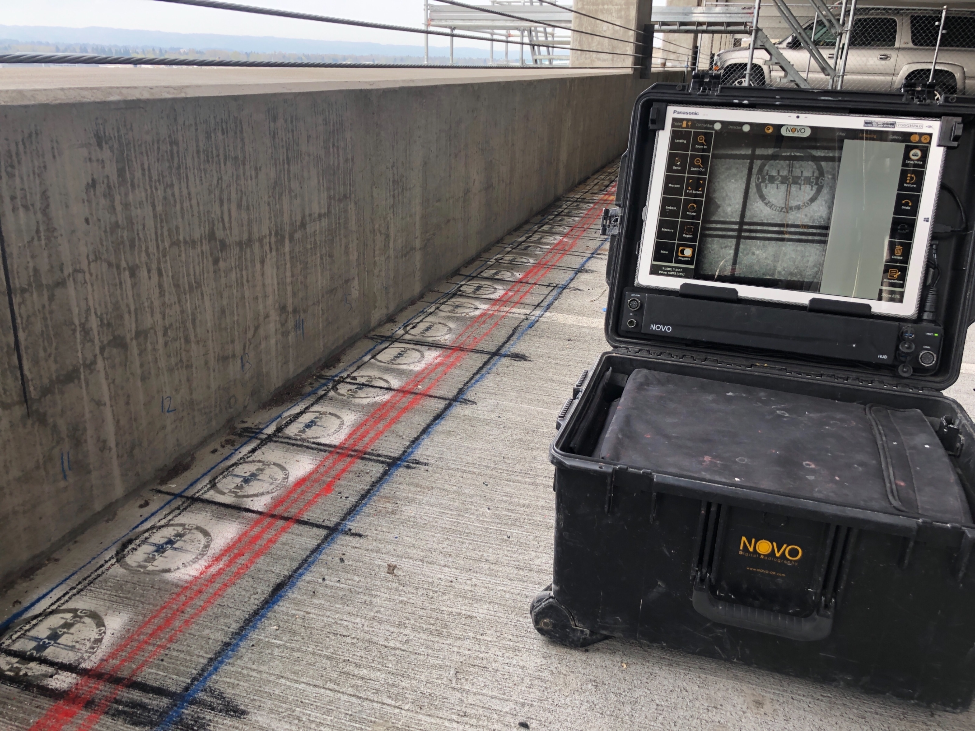 141_Xray_PDX Airport_Cindy Luu_ Mike Vasquez