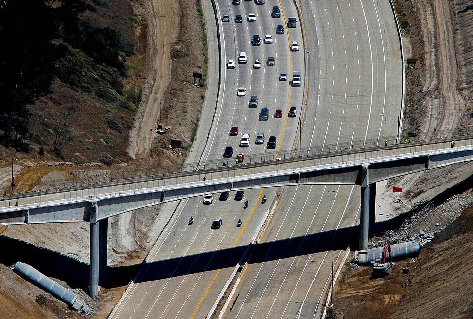 Reopening of the Mulholland bridge after partial demolition